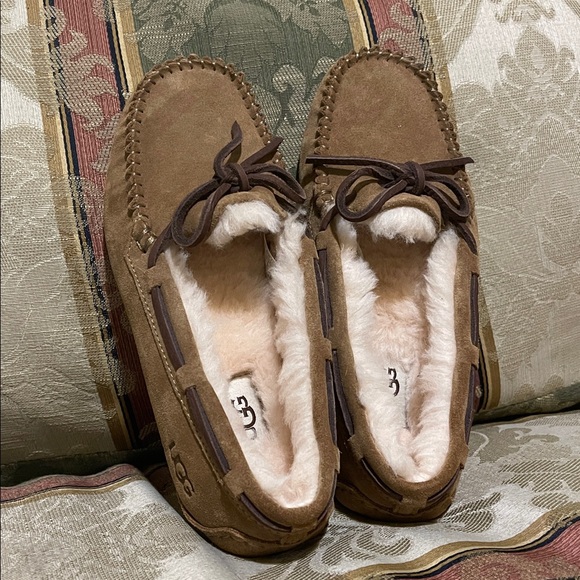UGG Dakota Slipper Women. Size 6 Women 
N18-02 - Picture 7 of 7